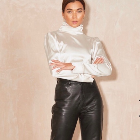 Melissa Oyster Top 🦪 - Picture 2 of 3